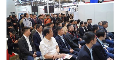 创世纪集团CCMT2024新品宣布会盛大揭幕，，，高端五轴机床引领行业立异潮流